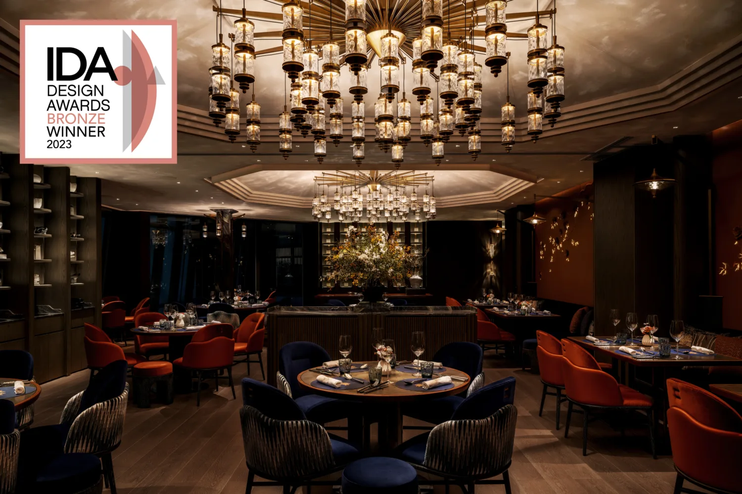 Kitin with exquisite chandeliers and dining tables and chairs.