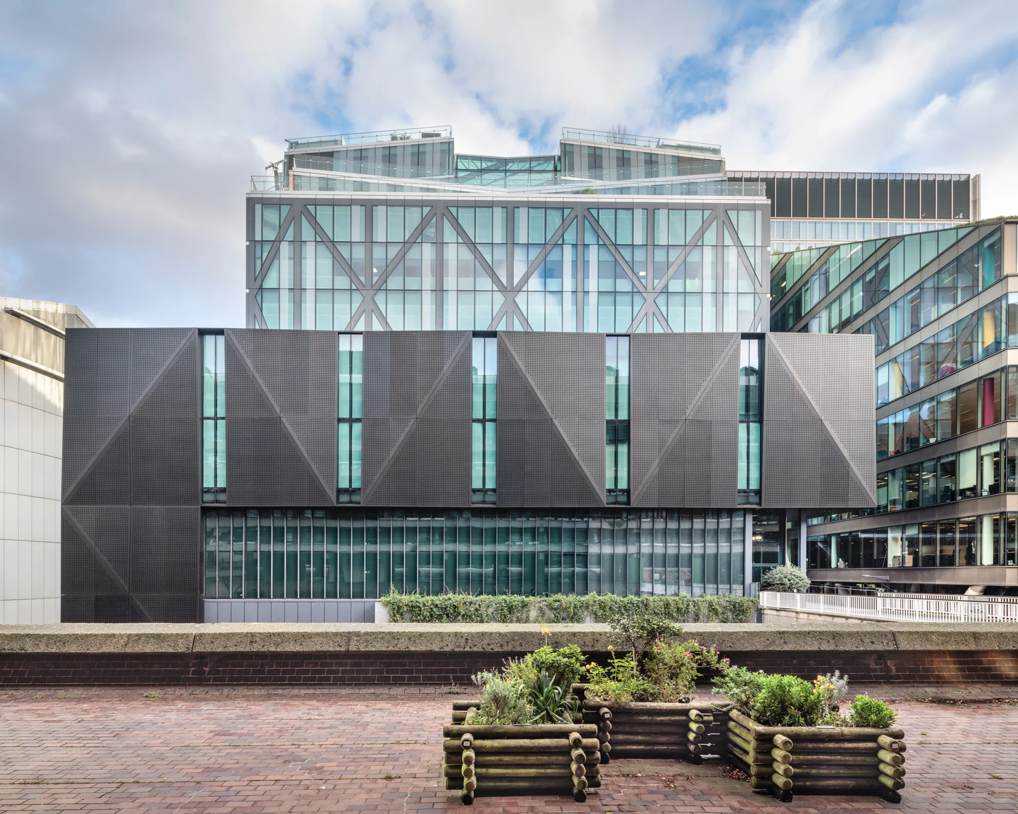 21 Moorfields glass and cladded façade taken from facing room top with grass planting