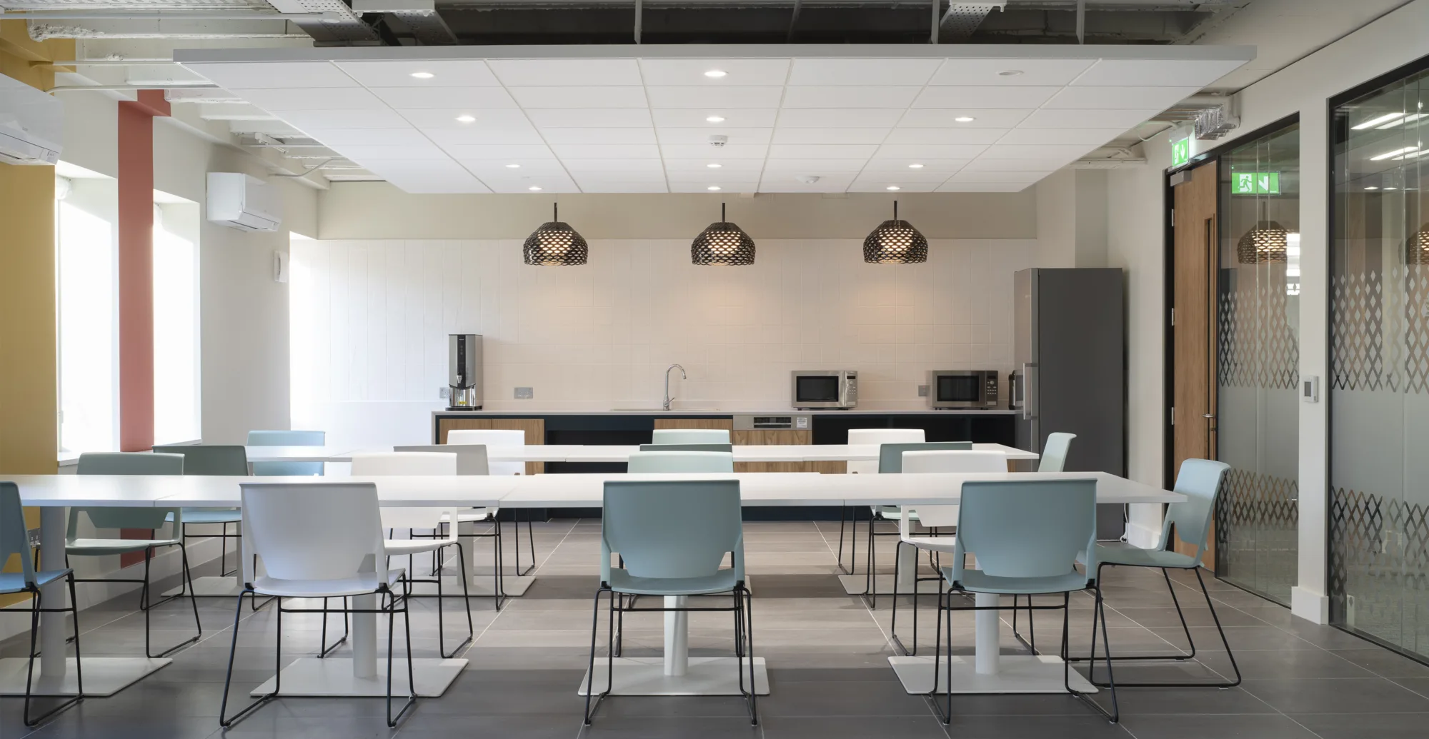 Larger meeting room with kitchen facilities