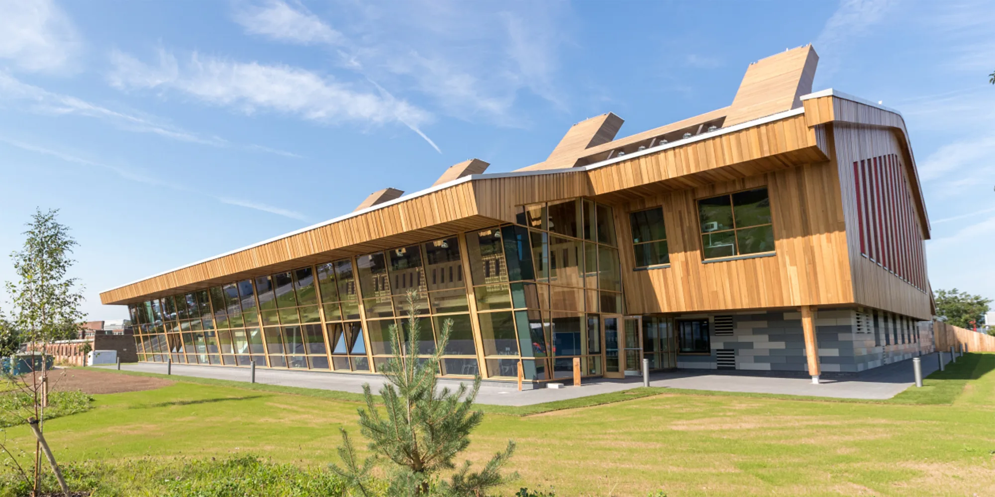 Exterior view of behind GSK Carbon Neutral Laboratories for Sustainable Chemistry building