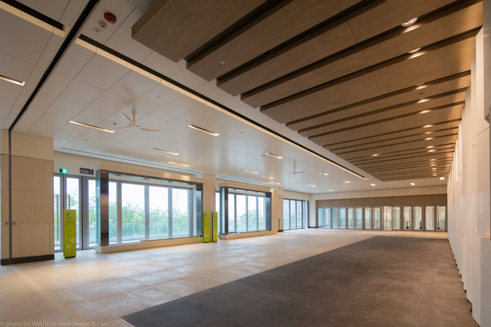 The lighting and interior designs optimise natural daylight.