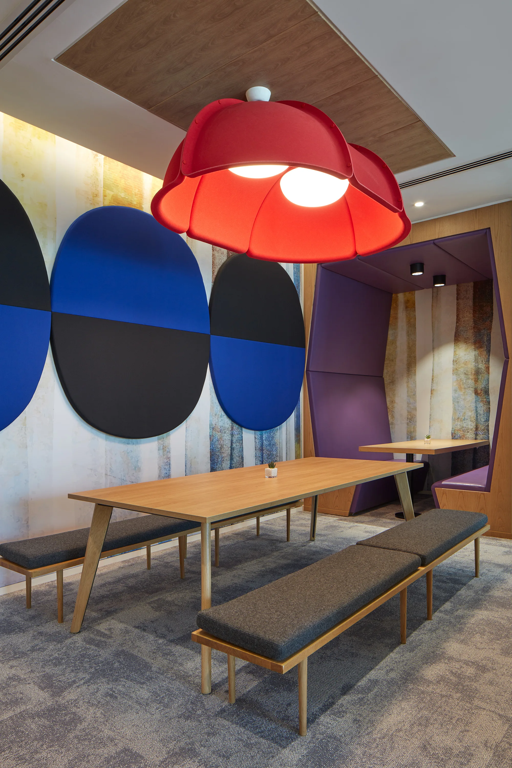 Natixis Dubai office large table and cubicle that can be used for meetings.