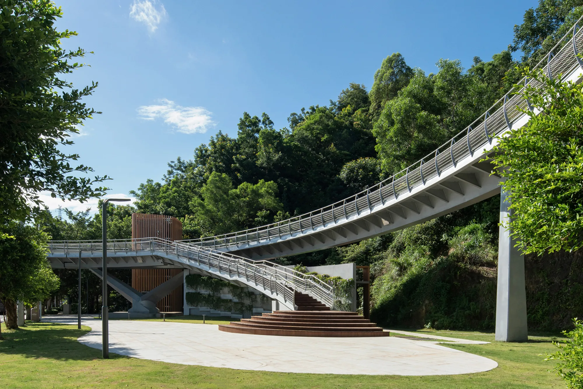 Zhuhai Ban Zhang Mountain Bridge 1in the day with a blue sky looking from side upwards